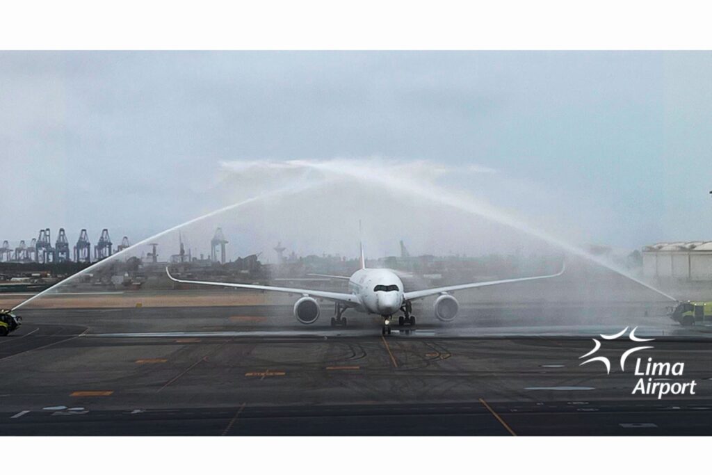 Fuente: https://andina.pe/agencia/noticia-nuevo-jorge-chavez-inicio-operaciones-aterrizaje-primer-vuelo-desde-madrid-video-1031806.aspx