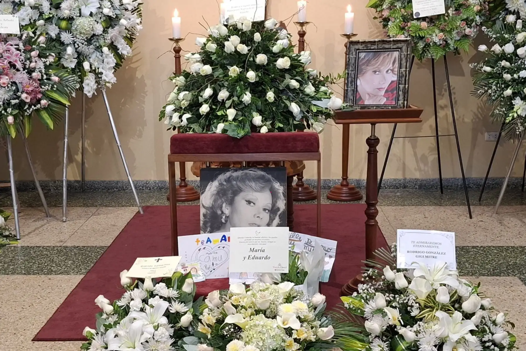 La partida de la actriz y presentadora Camucha Negrete generó gran conmoción en la televisión peruana. Su talento y carisma la convirtieron en una figura entrañable para el público, dejando un recuerdo imborrable en la historia del espectáculo nacional. Foto: Agencia Andina.