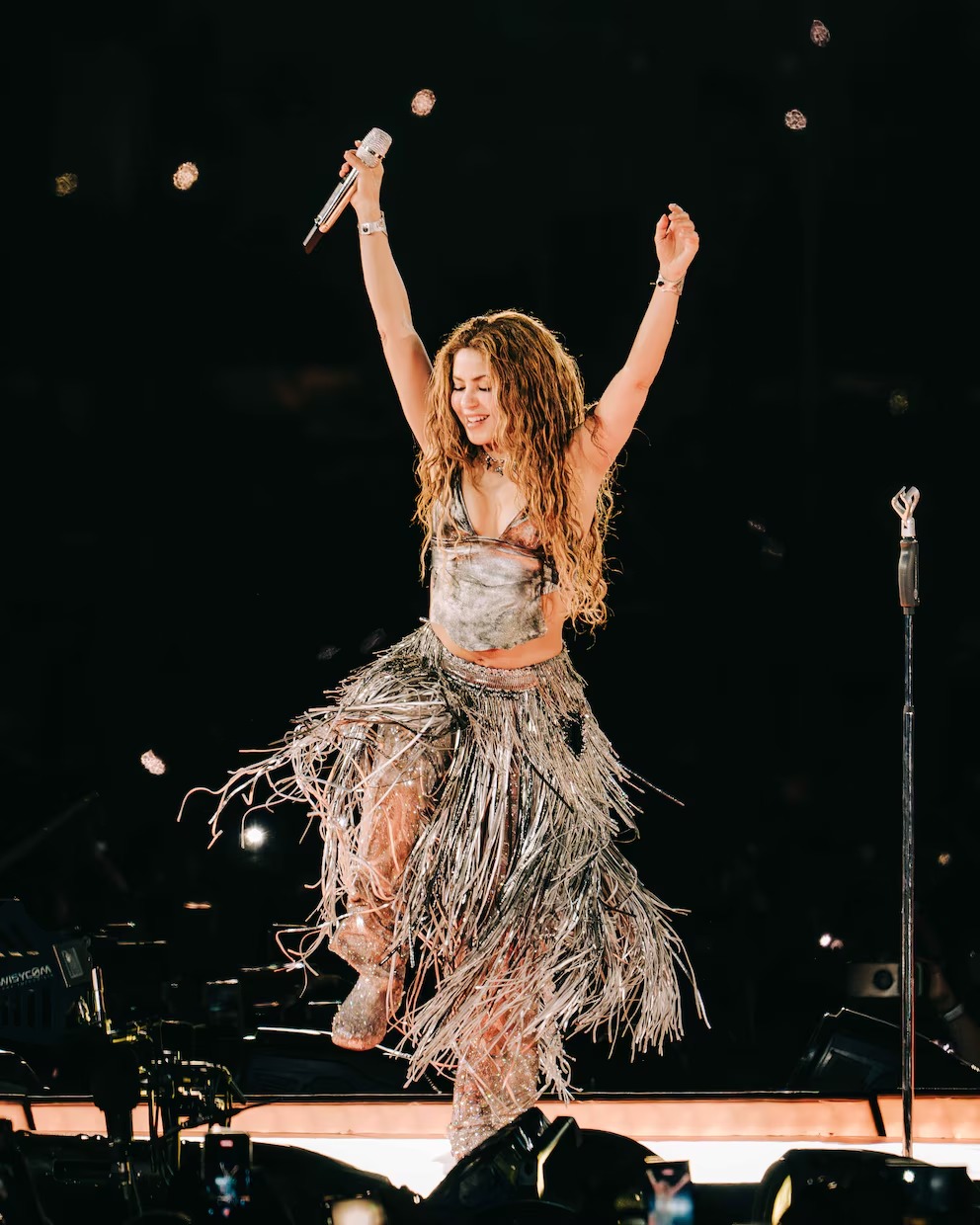 Shakira brilló en el escenario limeño con una performance llena de ritmo y emoción. (Foto: Infobae)